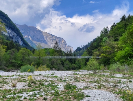 Lago di Tenno - Ponte sospeso sul Rio Secco